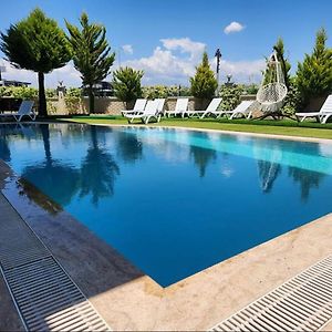 Gardenya Lara Suit Hotel